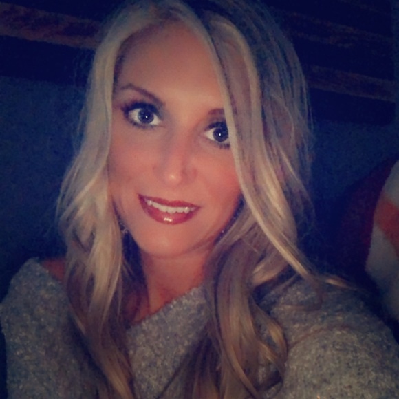 Meet your Posher, Courtney - Picture 1 of 1